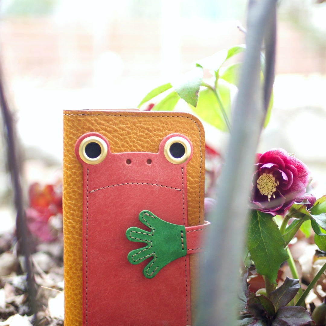 カエルの手帳型スマホケース『ケロPhone』春限定カラー　桜餅なカエル
